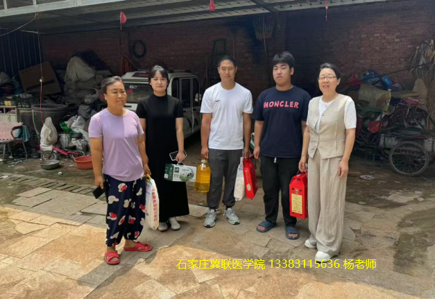 石家庄冀联医学中等专业学校下乡03.png