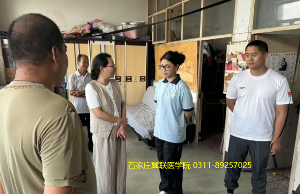 石家庄冀联医学中等专业学校下乡05.png