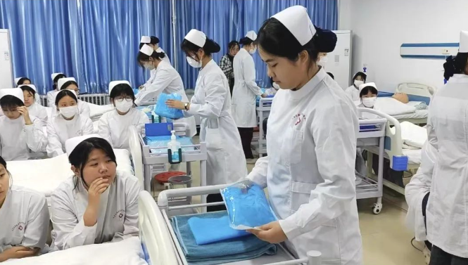石家庄冀联医学中等专业学校护理实训03.png